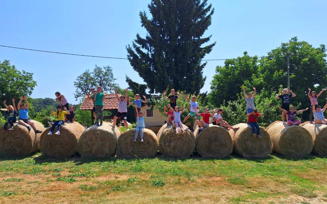 2.b razred na terenskoj nastavi u Galovcu